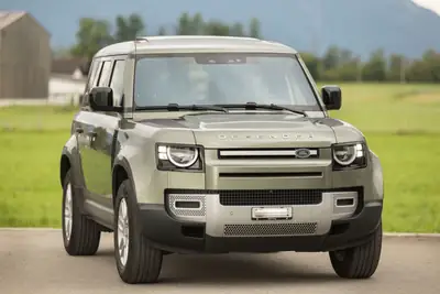 Land Rover Defender 110 D200 — L'aventurier robuste aux 79 300 km — vista esterna
