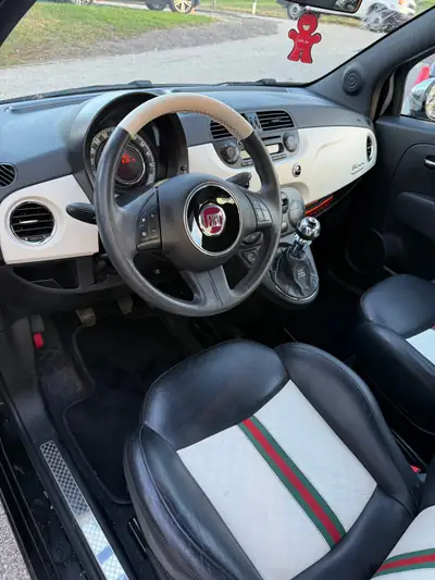 Fiat 500 by Gucci 2011 – L'icône italienne au charme parisien — detail