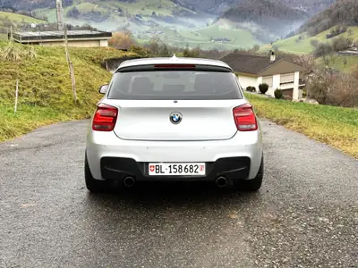 BMW M135i — Compact sportive 320 ch, transmission manuelle, 3 jeux de roues inclus — dettaglio