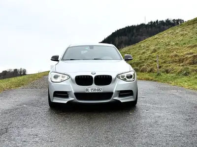 BMW M135i — Compact sportive 320 ch, transmission manuelle, 3 jeux de roues inclus — Miniatura 8