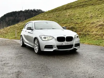 BMW M135i — Compact sportive 320 ch, transmission manuelle, 3 jeux de roues inclus — Miniatura 7