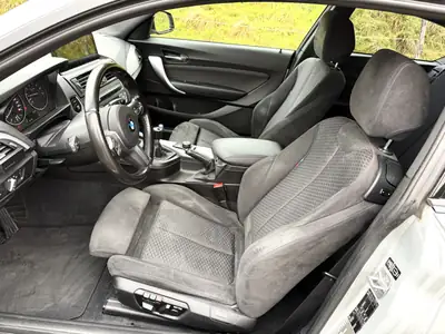 BMW M135i — Compact sportive 320 ch, transmission manuelle, 3 jeux de roues inclus — Miniatura 11