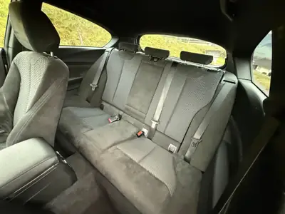 BMW M135i — Compact sportive 320 ch, transmission manuelle, 3 jeux de roues inclus — Miniatura 15