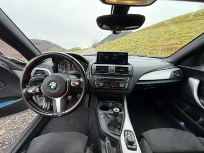 BMW M135i — Compact sportive 320 ch, transmission manuelle, 3 jeux de roues inclus — Miniatura 13