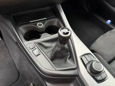 BMW M135i — Compact sportive 320 ch, transmission manuelle, 3 jeux de roues inclus — Miniatura 14