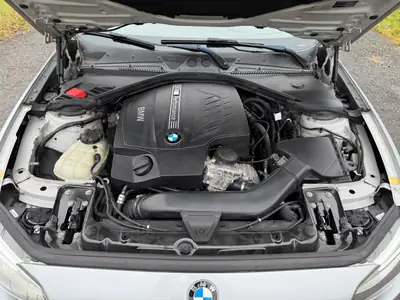 BMW M135i — Compact sportive 320 ch, transmission manuelle, 3 jeux de roues inclus — Miniatura 19