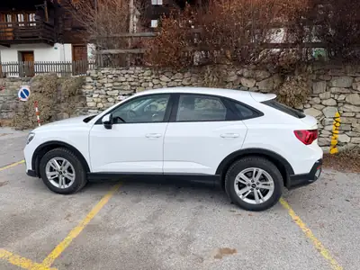 Audi Q3 Sportback 35 TDI Attraction — SUV coupé diesel, 30 500 km seulement — side view