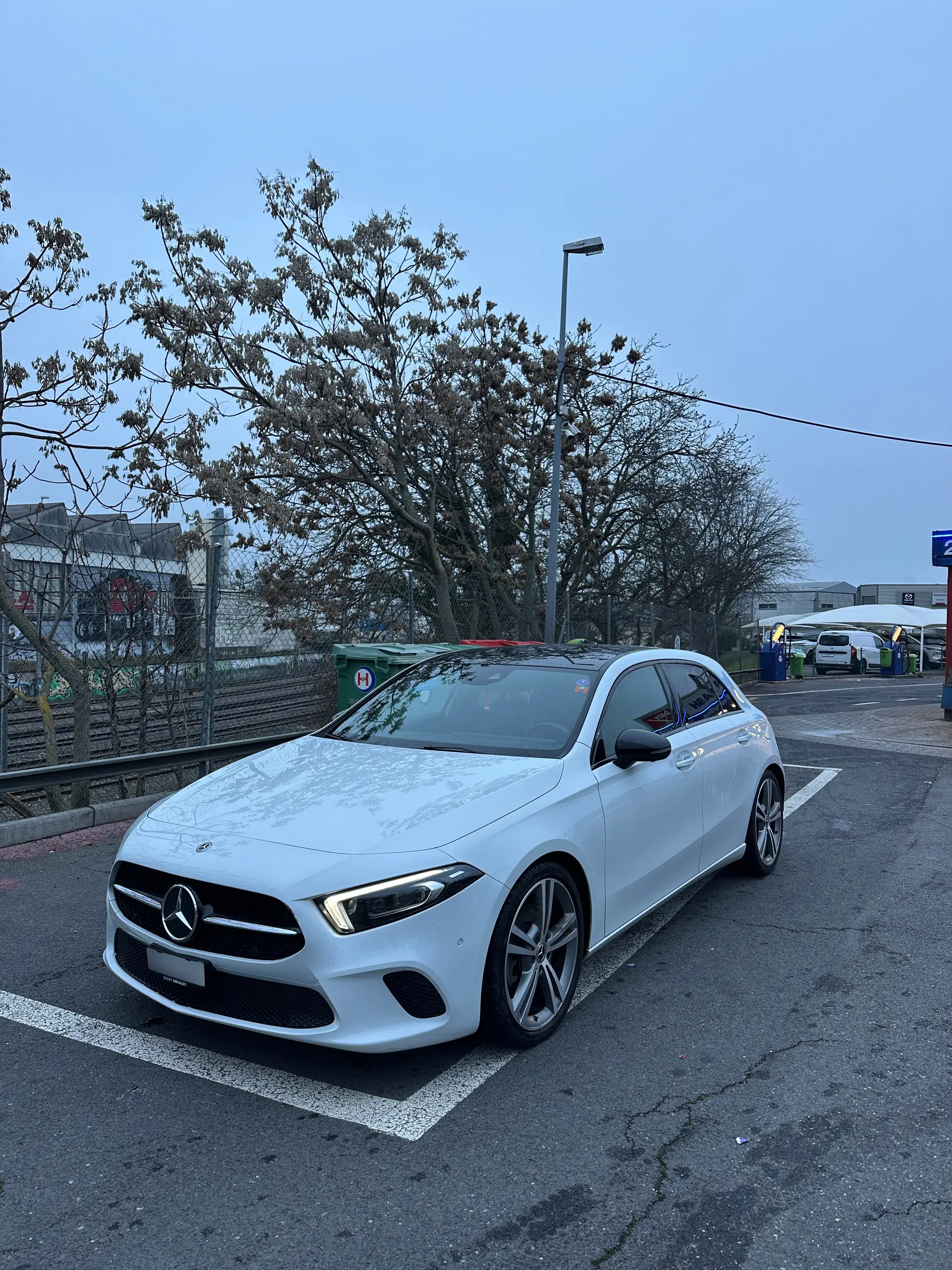 Mercedes-Benz A 250 Progressive — Berline compacte premium, entretien Mercedes