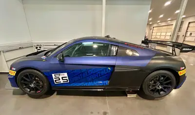 Audi R8 Coupé LMS GT4 — Supercar légendaire, 495 ch et seulement 18 300 km — interni