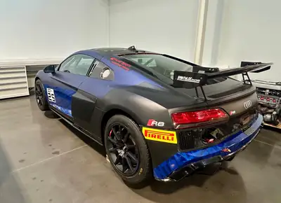 Audi R8 Coupé LMS GT4 — Supercar légendaire, 495 ch et seulement 18 300 km — cruscotto