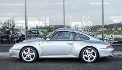 Porsche 911 Carrera 4S 1995 — Coupé sportif iconique, première main avec historique complet — vista esterna
