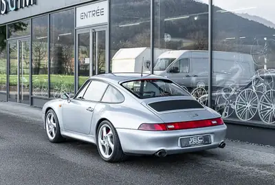 Porsche 911 Carrera 4S 1995 — Coupé sportif iconique, première main avec historique complet — interni