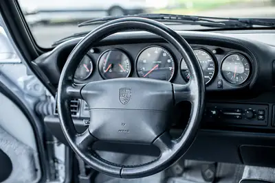 Porsche 911 Carrera 4S 1995 — Coupé sportif iconique, première main avec historique complet — Miniatura 11