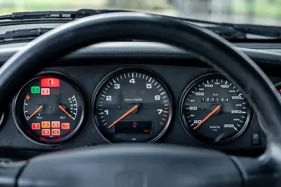 Porsche 911 Carrera 4S 1995 — Coupé sportif iconique, première main avec historique complet — Miniatura 13