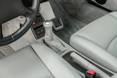 Porsche 911 Carrera 4S 1995 — Coupé sportif iconique, première main avec historique complet — Miniatura 14