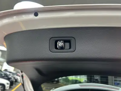 Mercedes-Benz GLC 220 d AMG Line 4matic — SUV diesel hybride, 15 km seulement — Miniature 19