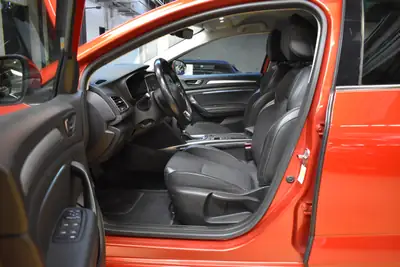 Renault Mégane Grandtour 1.5 dCi GT — Breaks diesel sportif, équipé Head-Up Display et caméra — Miniature 8