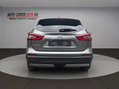 Nissan Qashqai 1.3 DIG-T Tekna DCT — SUV compact premium avec toit panoramique et caméra 360° — dashboard
