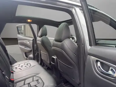 Nissan Qashqai 1.3 DIG-T Tekna DCT — SUV compact premium avec toit panoramique et caméra 360° — Thumbnail 19