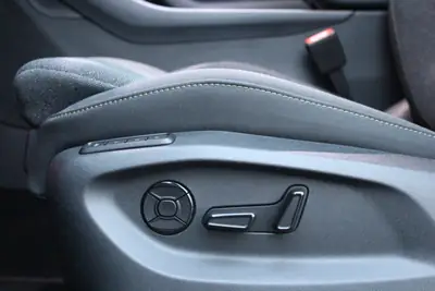 Skoda Kodiaq 1.5 TSI mHEV Selection — SUV hybride léger, sièges électriques, moins de 5200 km — Miniature 20