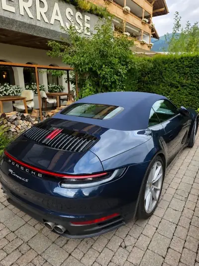 Porsche 911 Carrera 4S Cabriolet — Sportive décapotable 450 ch, 58 000 km, sans sinistre — vista posteriore