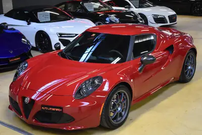 Alfa Romeo 4C Coupe 1750 TBi TCT — Légendaire sportive italienne, entretien premium Alfa Romeo — côté