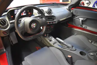 Alfa Romeo 4C Coupe 1750 TBi TCT — Légendaire sportive italienne, entretien premium Alfa Romeo — Miniature 17