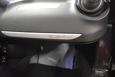 Alfa Romeo 4C Coupe 1750 TBi TCT — Légendaire sportive italienne, entretien premium Alfa Romeo — Miniature 22