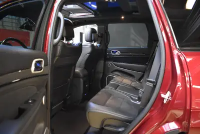 Jeep Grand Cherokee 6.2 V8 HEMI Trackhawk — 710 ch, SUV musclé sans compromis — Miniature 15