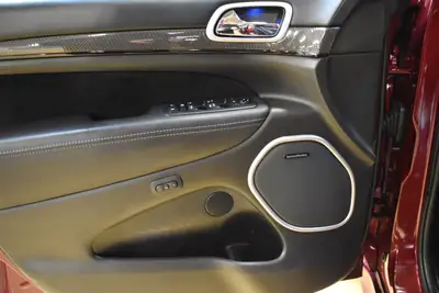 Jeep Grand Cherokee 6.2 V8 HEMI Trackhawk — 710 ch, SUV musclé sans compromis — Miniature 24