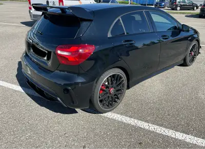 Mercedes-AMG A 45 4Matic — Berline sportive 381 ch, 85'000 km — côté
