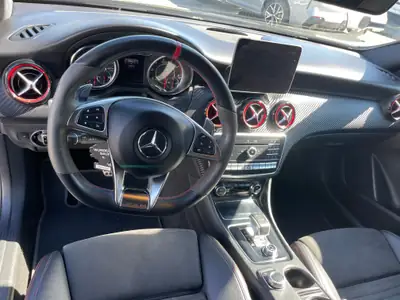 Mercedes-AMG A 45 4Matic — Berline sportive 381 ch, 85'000 km — tableau de bord