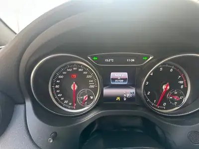 Mercedes-Benz GLA 200 Night Star — Élégance urbaine, équipements premium et faible kilométrage — dashboard