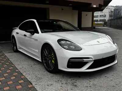 Porsche Panamera Turbo S Hybrid — Berline de prestige 680 ch, hybride rechargeable — vue extérieure