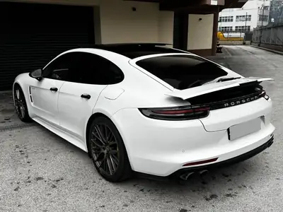 Porsche Panamera Turbo S Hybrid — Berline de prestige 680 ch, hybride rechargeable — côté