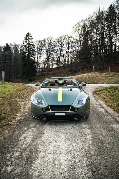 Aston Martin V8 Vantage S AMR 2017 — Cabriolet manuel rare, 18 500 km, PPF complet — Heckansicht