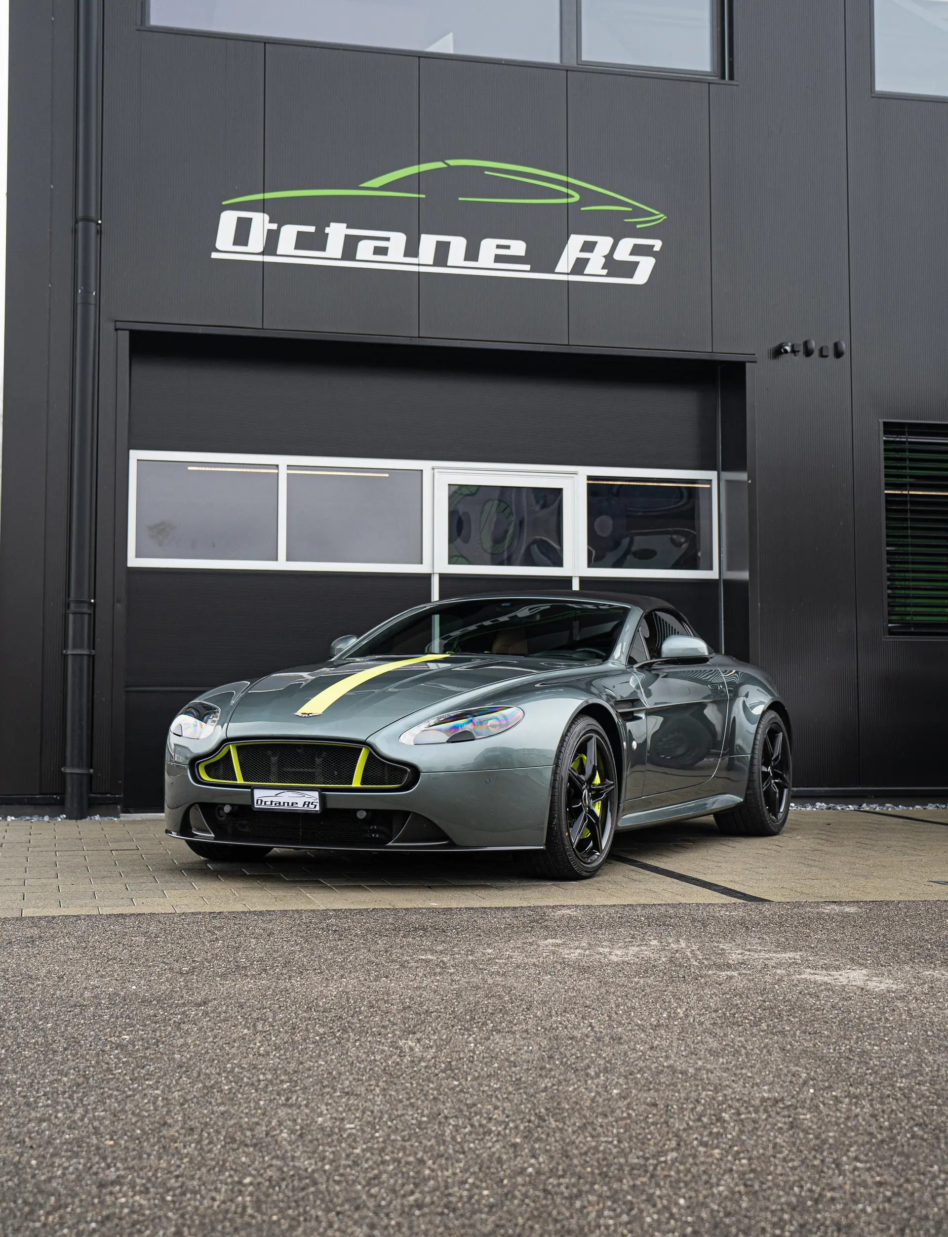 Aston Martin V8 Vantage S AMR 2017 — Cabriolet manuel rare, 18 500 km, PPF complet — Außenansicht