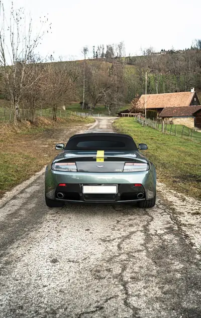 Aston Martin V8 Vantage S AMR 2017 — Cabriolet manuel rare, 18 500 km, PPF complet — Innenraum