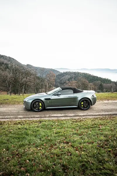 Aston Martin V8 Vantage S AMR 2017 — Cabriolet manuel rare, 18 500 km, PPF complet — Miniatur 8