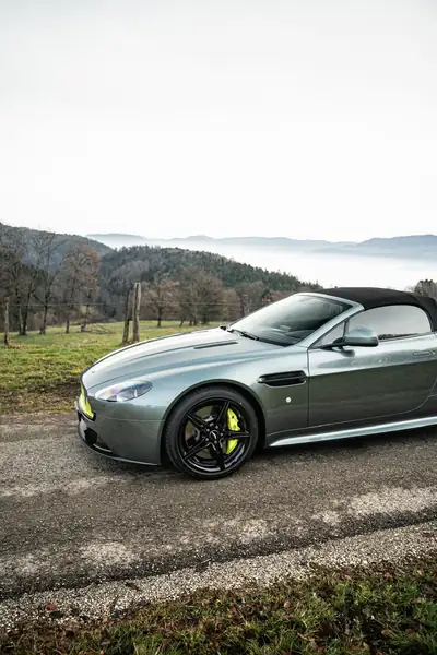 Aston Martin V8 Vantage S AMR 2017 — Cabriolet manuel rare, 18 500 km, PPF complet — Miniatur 7