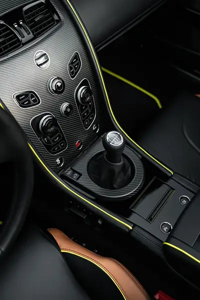 Aston Martin V8 Vantage S AMR 2017 — Cabriolet manuel rare, 18 500 km, PPF complet — Miniatur 11