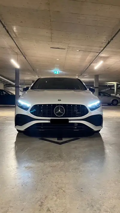Mercedes-AMG A 35 4Matic+ — Sportive compacte 306 ch, seulement 25'000 km — côté