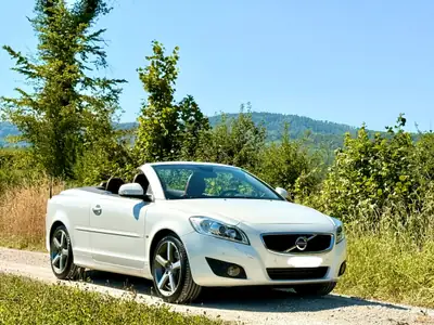 Volvo C70 T5 Summum Geartronic — Cabriolet suédois 230 ch, 49 850 km certifiés — vue extérieure