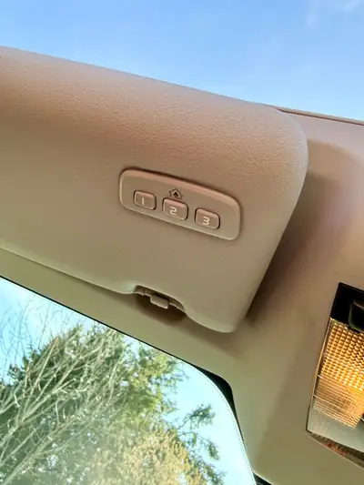 Volvo C70 T5 Summum Geartronic — Cabriolet suédois 230 ch, 49 850 km certifiés — Miniature 11