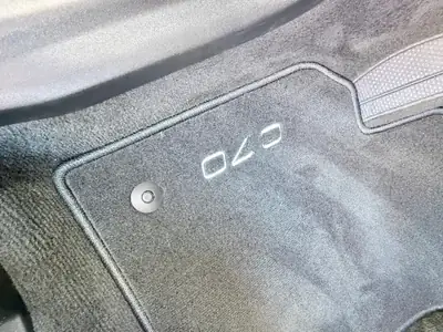 Volvo C70 T5 Summum Geartronic — Cabriolet suédois 230 ch, 49 850 km certifiés — Miniature 12