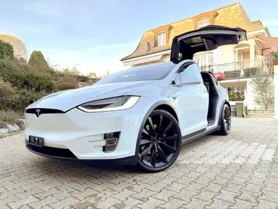 Tesla Model X Performance Ludicrous Plus — SUV électrique 796 CV, accélération extrême — vue extérieure