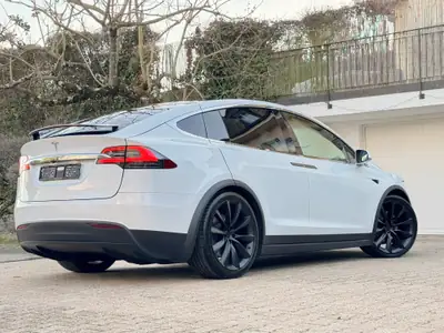 Tesla Model X Performance Ludicrous Plus — SUV électrique 796 CV, accélération extrême — intérieur