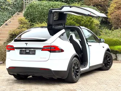 Tesla Model X Performance Ludicrous Plus — SUV électrique 796 CV, accélération extrême — Miniature 8