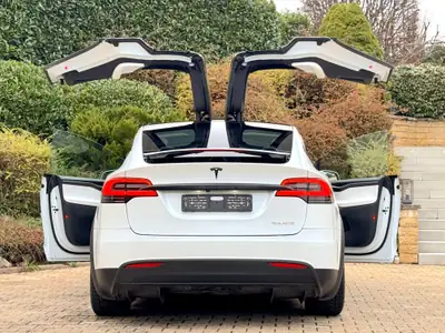 Tesla Model X Performance Ludicrous Plus — SUV électrique 796 CV, accélération extrême — Miniature 9