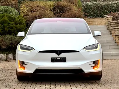 Tesla Model X Performance Ludicrous Plus — SUV électrique 796 CV, accélération extrême — Miniature 12